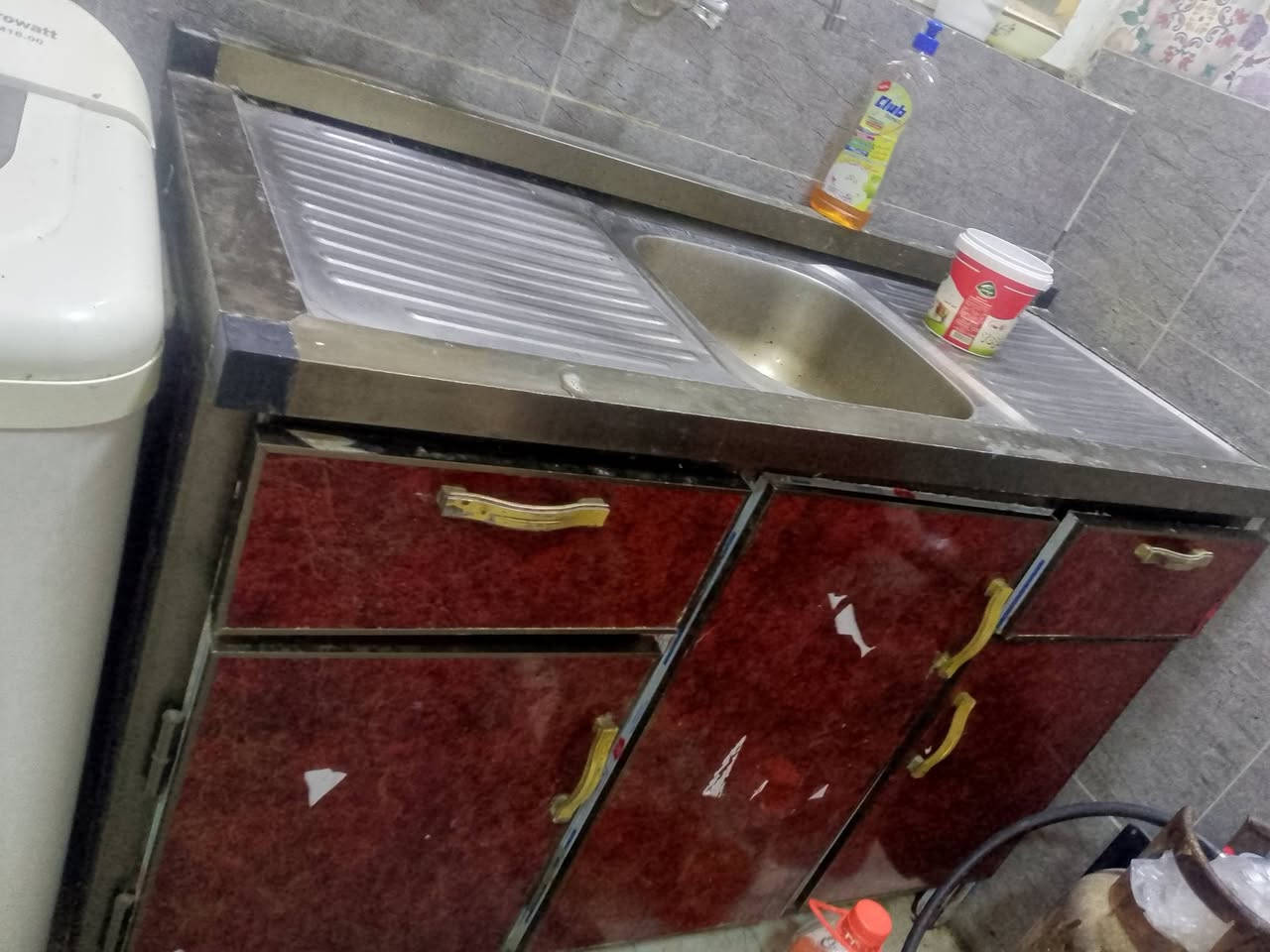 سلام عليكم  اغراض مستعمله نضيفه  للبيع مكان الدورة شارع ليمونه /***********
