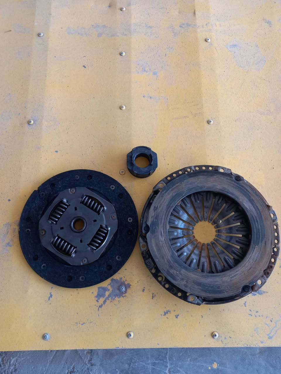 السلام عليكم متابعينا الكرام
سيارة نوع جيتا موديل 2019 كير عادي جابوها للكراج بكرين ماتمشي نهائيا بعد الفحص تبين إن مجموعة الكلج منتهي تم صيانتها وتبديل كلج كامل كصة نضيف جدا عراق توربو طريق المطار قرب جسر المعارض هاتف ***********
