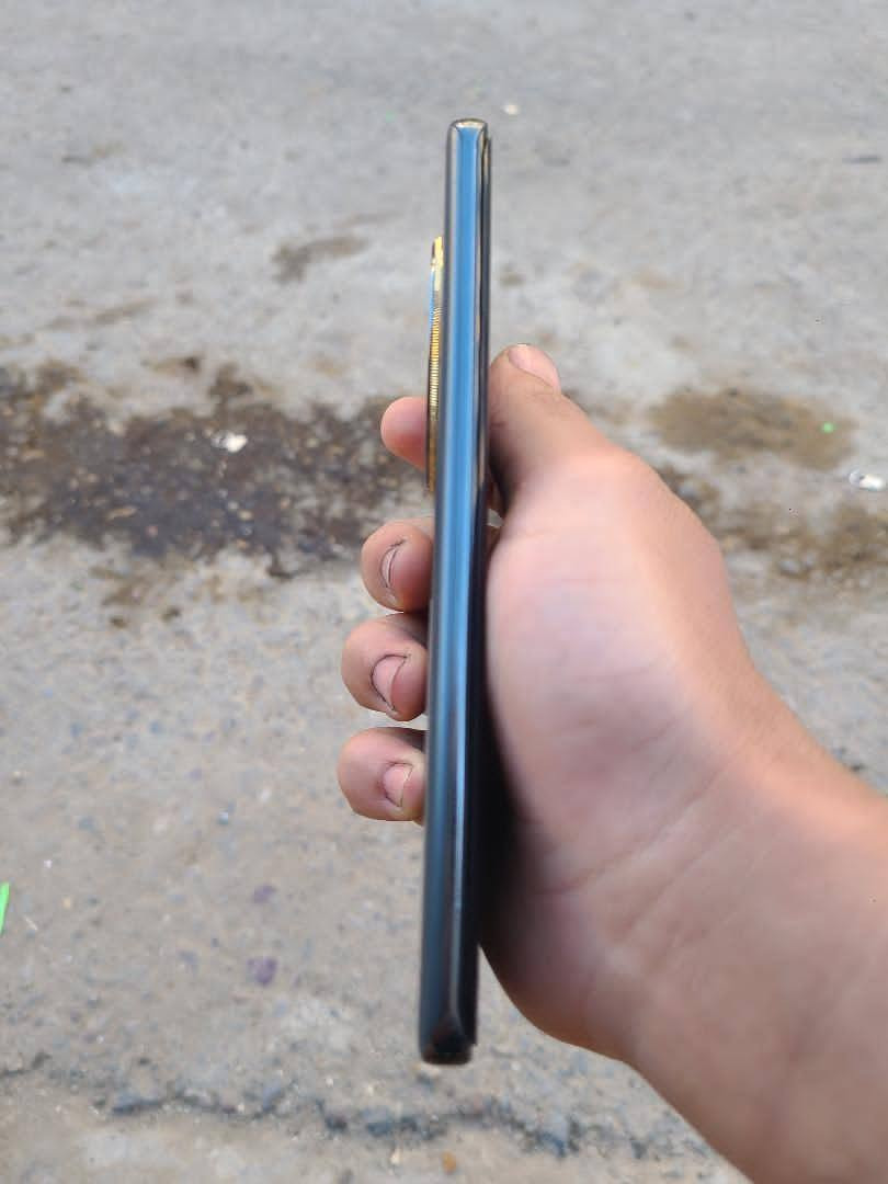 سلام عليكم جهاز هونر x9c جديد كامل ملحقات
بطاريه 6600
كامره 108
الجهاز كلش نضيف ويا كارتونته ولشاحنه والكڤر ولزكت شاشه يعني كامل السعر 350 مكاني الشعب رقم الهاتف ***********
