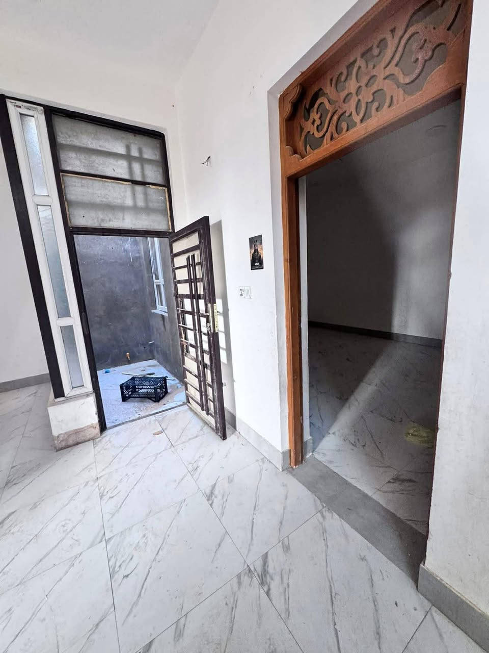 بيت ٢٠٠ متر ايجار مجمع بيتي ٢
مقابيل الصلطان طابق واحد 
يتكون من ستقبال بطبخ صالة
غرفه عدد ٢ صحيات عدد ٣منور إيجاره ٣٥٠ الاستفسار 
***********
