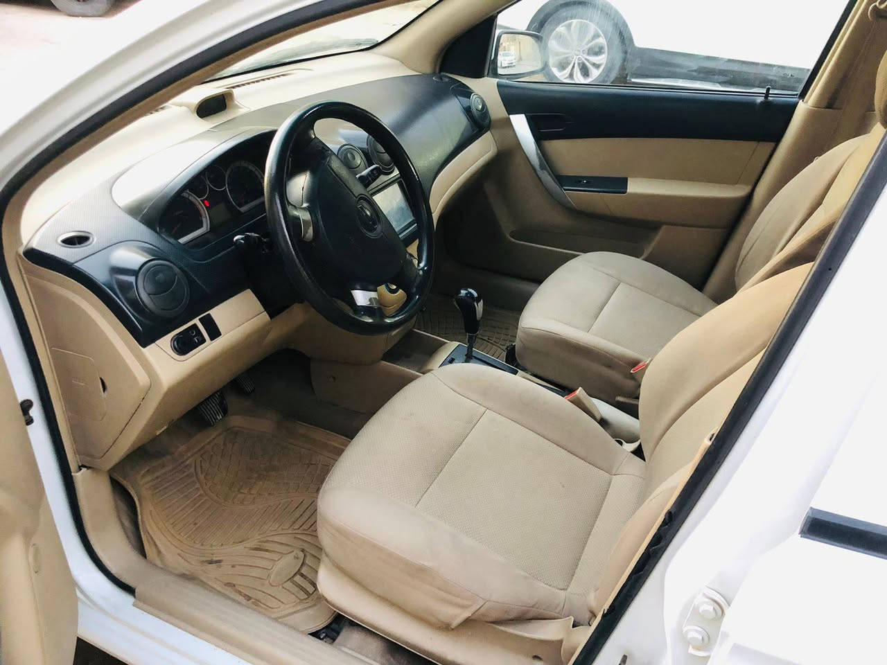 السلام عليكم افيو للبيع موديل 11 سياره مكفوله كفاله عامه بيها بارد جاملغ و بنيد و تكحيلات بصيطة جاهز السياره من كل شيء مكان سياره نجف نجسترات زهراء  الاستفسار اتصل ***********
