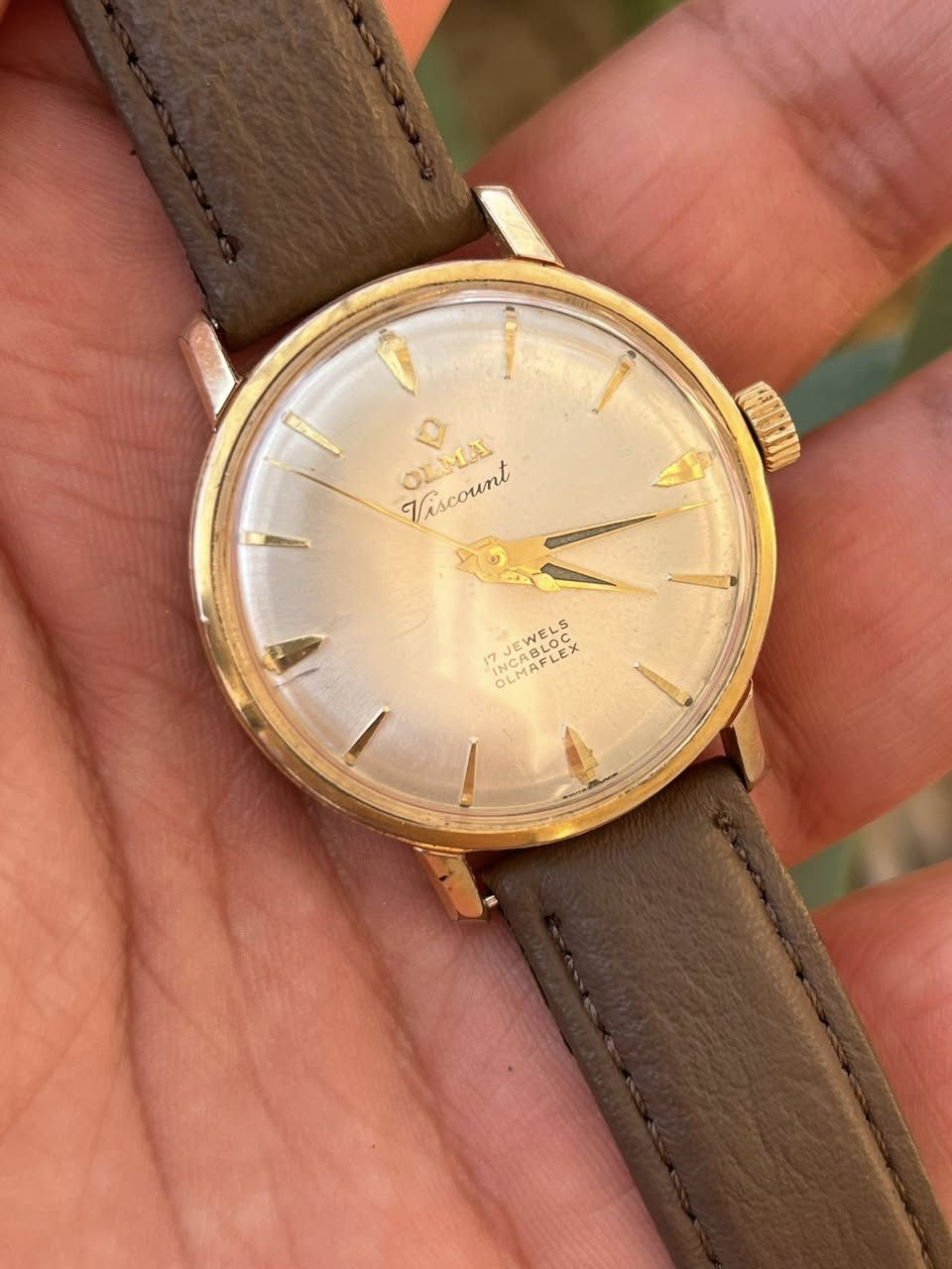 اولما سويسري اصلي نوادر انتاج قديم نصب تكويك 17 حجر تغليف ذهب سمك 20 مايكرو قطر 34 ملم نظافة جداً ممتازة 

للحجز والاستفسار التواصل خاص
او واتساب ***********
