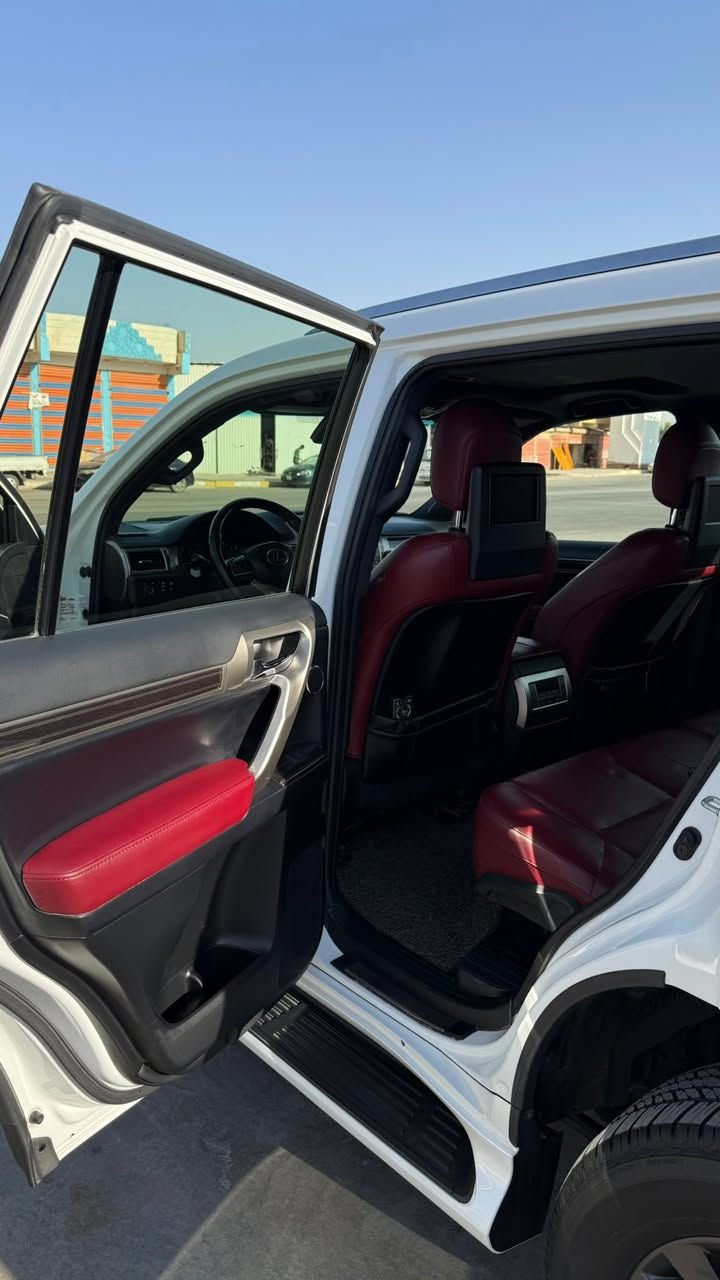 السلام عليكم
للبيع لكزز gx460خليجي بريم 
اعلى مواصفات بالكزز 2020

***********
