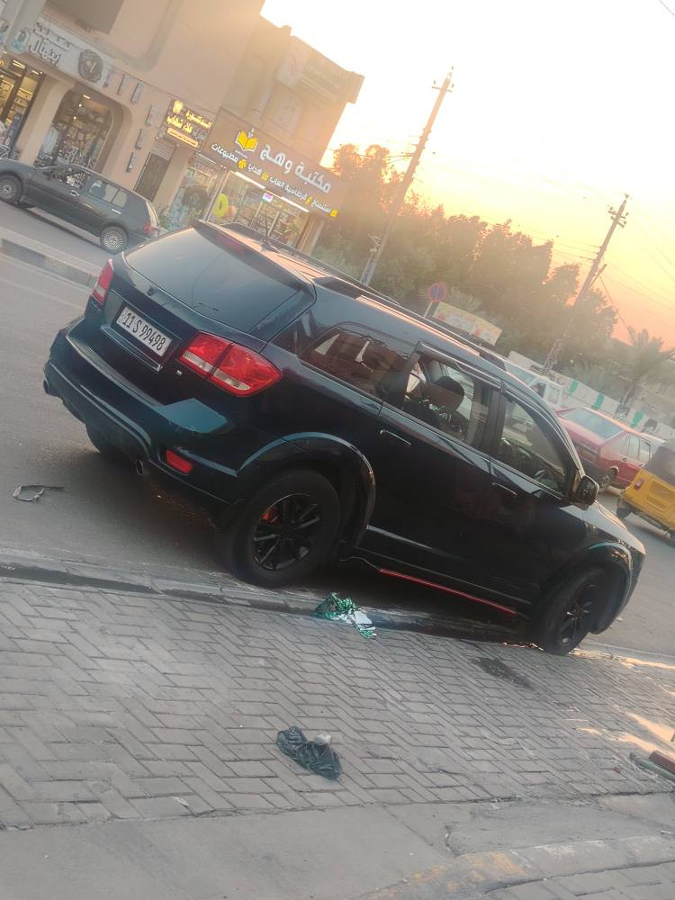 للبيع فقط دوج جورني ٢٠١٣ نضيفة رقم بغداد ٦ سلندر ٧ راكب فول
 ٣ قطع تبريد وارد أمريكي صور الحادث مرفقة بدون ايرباك للأستفسار *********** بغداد حي العامل بغداد, العراق
