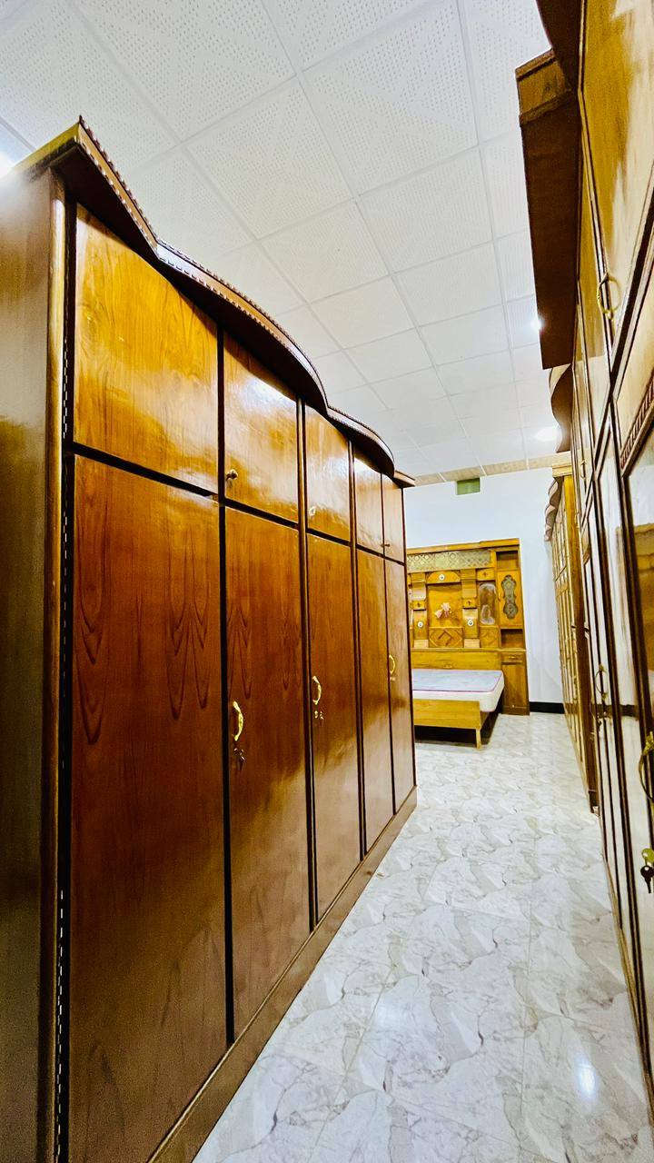 سلام عليكم يوجد كناتير للبيع 5 أبواب ملحق أو 6 أبواب ملحق مستخدم قليل نضافه 95 بل 100 خشب صاج داخل خارج مكان الرمانه للاستفسار الاتصال *********** واتساب
