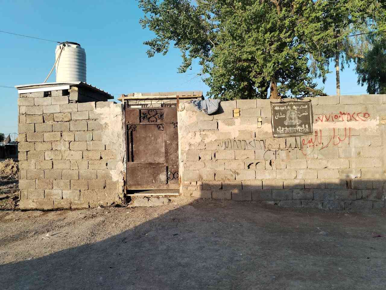 سلام عليكم بيت للبيع الزنابره مساحه ٢٠٠ متر  مستعجل عله بيعه للستفسار انتصال عل الرقم ***********

