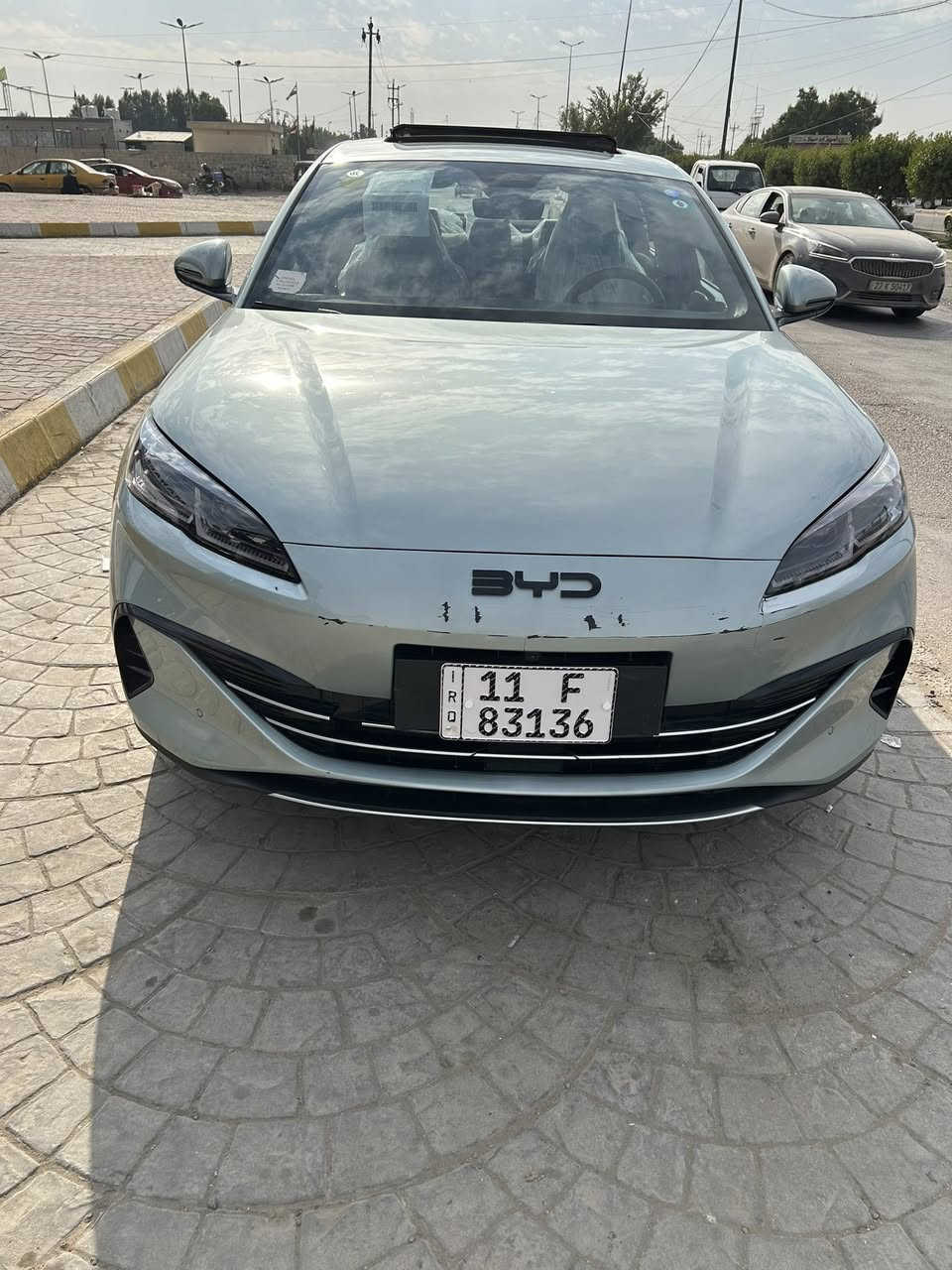 السلام عليكم بي واي دي سيل. 6 ماشيه ١٧٠٠ موديل ٢٤ رقم بغداد باسمي فول مواصفات ٤ كامرات 
السعر ٢٣ مليون وربع 
***********
