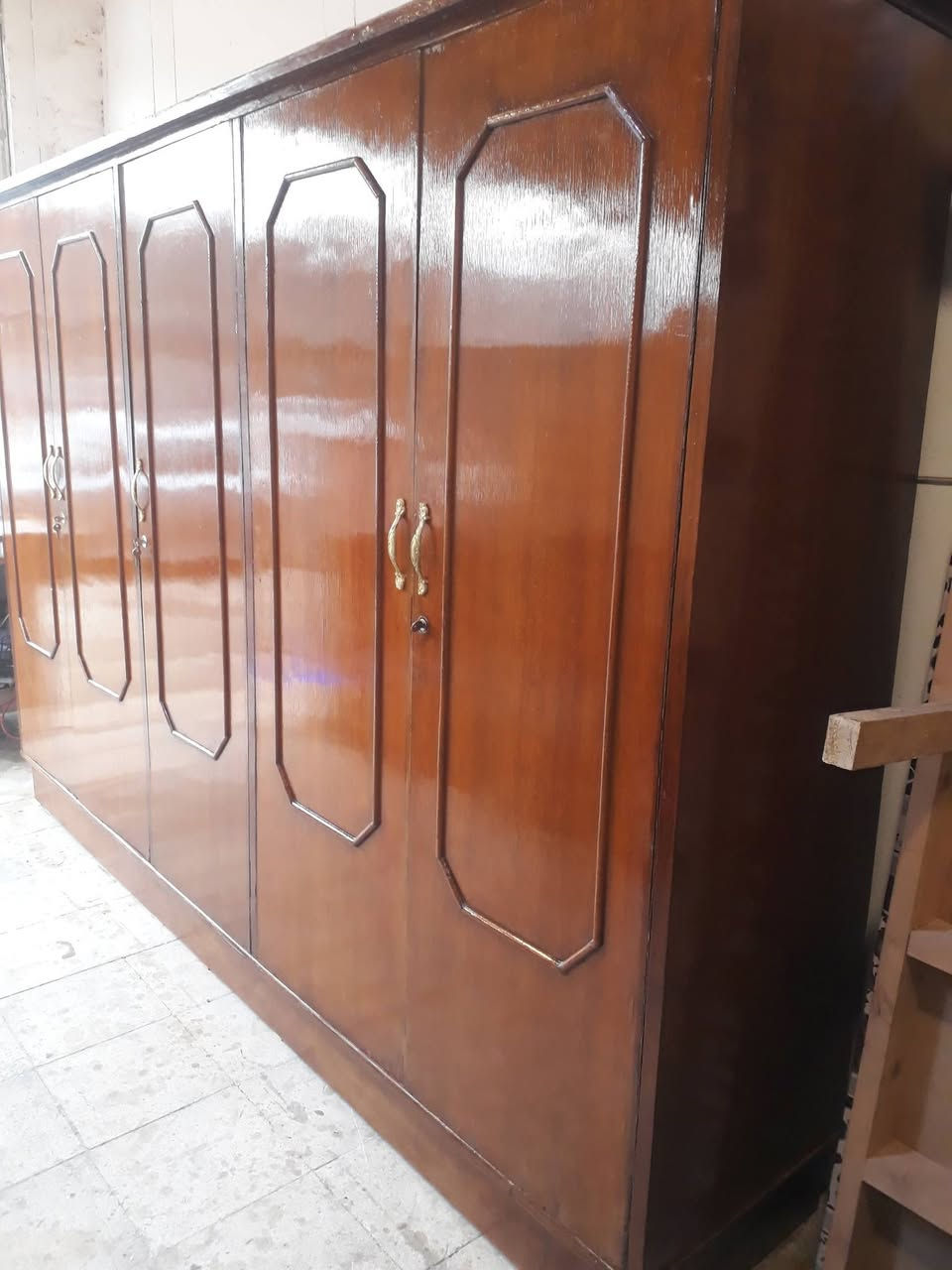 السلام عليكم كنتور خمسة ابواب صاج مستعمل العنوان حي فلسطين قرب صيدلية الاسدي  الاتصال على الرقم ***********
