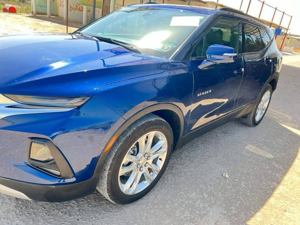 شوفر ليت بلايزر 22 LT3
6 سلندر 
4 ويل 
5 كامرات من كل الجوانب 
فول مواصفات عدى البانروما 
ضرر جانبي باب السائق والخلفها 
بدون ارباك كلهن سليمات 
السعر210$ بيه مجال 
***********
***********
