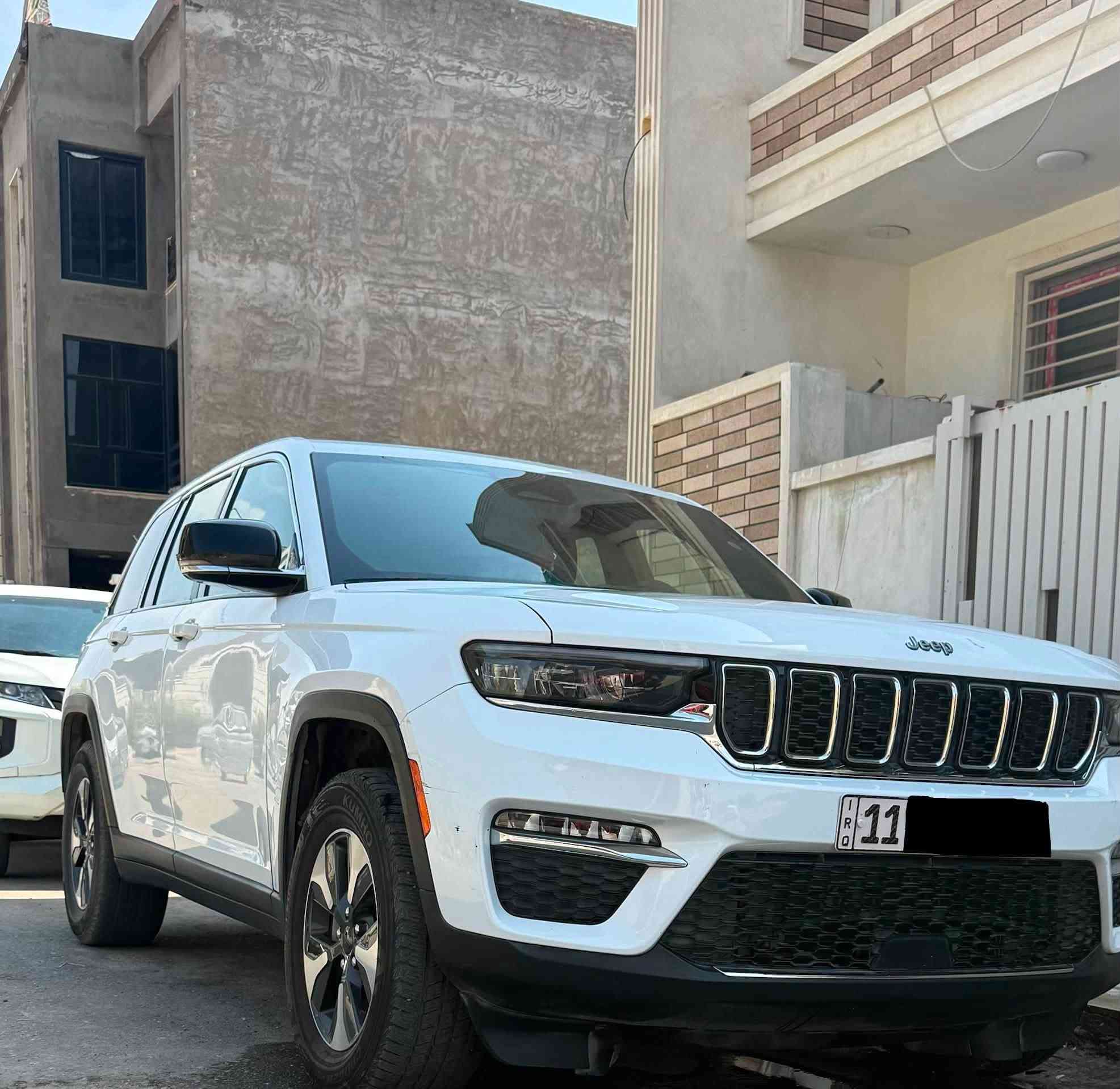 السلام عليكم ورحمة الله وبركاته 

جيب كراند شيروكي 4XE 2024 وارد امريكي 

لون ابيض 

حجم المكينه : 2000 تيربو + هايبرد بلك ان

375 حصان سيارة شبابية 

المسافة المقطوعة : بحدود 55 الف كيلو

سيارة نظيفة وجديدة بمعنى الكلمة

الضرر جانبي خفيف موضح بالصور 

مكان السيارة بغداد الغزالية

السعر : 31 الف دولار

تواصل خاص او على الرقم ***********
