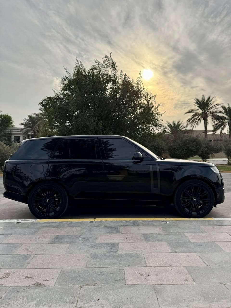 رانج روفر 2023 أوتوبايوكرافي وكالة سردار داخل الضمان وكل صيانتها داخل الشركة  مغلفة ppf ومكفولة  من جكة الأبرة الممشى 20 الف بلاك أديشن بلادي من الشركة  المحرك 8 سلندر توين تيربو
الرقم بغداد مميز مع السيارة     السيارة نظيفة جداً وما بيها أي ملاحضات وأجدد رانج بموديلها وبالخير على الي تصير من نصيبة رقم الهاتف (***********)
