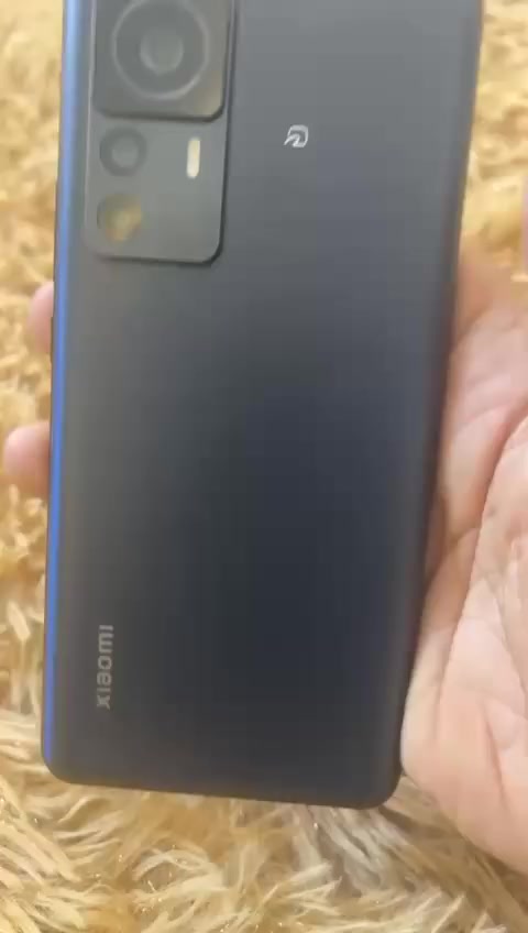 للبيع او المراوس مع ايفون 
هاتف Xiaomi 12T Pro 

بدون ملحقات 

نسخة يابانية تك شريحة 

عربي بلكامل 

معالج Snapdragon 8 Gen 1 

ذاكرة التخزين 256 جيجا 

ذاكرة الوصول العشوائي 12 جيجا 

مواصفات الشاشة 

​النوع: AMOLED (تطلق عليها شاومي CrystalRes AMOLED).

​الحجم: 6.67 إنش.

​الدقة: 1220 × 2712 بكسل (جودة +1.5K)، وهي دقة وسطية توازن بين وضوح الـ WQHD وتوفير طاقة الـ FHD.

​كثافة البكسلات: 446 بكسل لكل إنش.

​معدل التحديث: 120 هرتز (يدعم ميزة AdaptiveSync للتنقل التلقائي بين 30/60/90/120 هرتز لتوفير البطارية).

​معدل استجابة اللمس: يصل إلى 480 هرتز (مثالي للألعاب).

مكاني بغداد الاعظمية 

السعر 300 الف مجال بسيط جدا


**إذا كنت صاحب هذا الإعلان وتريد حذفه لأي سبب، رجاءا أرسل رسالة إلى الدعم الفني**