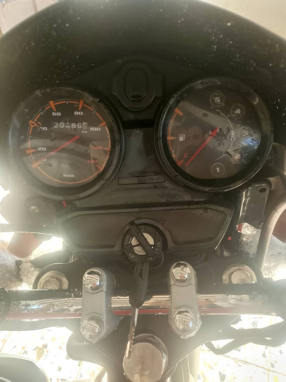 السلام عليكم
شباب بوكسر جبلي    مال جناي    متعوب عليه 
دراجه كير مكينه خير من الله    
كهربيات كله شغاله.  
سلف هندر 
تايرات. مامي خلفي بل جيس 
ماشيه 20الف قابل الزياده. عداد شغال
ترايه يخبل 
رقم بغداد مشروع وطني تحويل ثاني يوم 
رقمي ***********
بكاني 

بغداد
