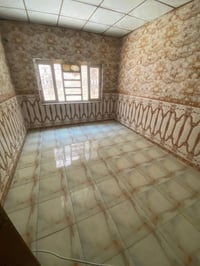 بيت للايجار /المساحه 200 م /طابقين 4 غرف نوم    /الموقع /حله /شارع 80 ...
