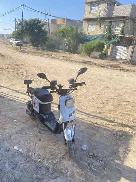 سلام عليكم شباب دراجه للبيع R8 نضيفه مصار  اهواي من اشتريتها تقريباً صار شهرين بطارياتها صغار بس جديدات ونضافت الدراجه 85 ‎%‎شاحنتها اصليه دراجة فول السعر 400 او بيها مجال للشراي الشراي يدخل خاص للاستفسار الرقم ***********
