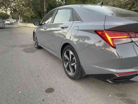 السلام عليكم 
🚗النترا 2022 سياره فول لمتد واحد على واحد يعني معروف مواصفاته سياره جديده بدون صبغ عدا جوه الرقم الخلفي مصلح قبق جنطه راجع نفسيته
🚗 بدون صبغ 
🚗بدون ايربالك 
🚗بدون دواخل
سياره شرط تحويل بصمه 
محرك 2000 دوش 
سياره جديده 
لون السياره إسمنتي 
ماشيه 55
المكان بغداد الشالجيه 
🔴السعر = 168
🔴رقم أربيل
🔴رقم الهاتف 
***********
