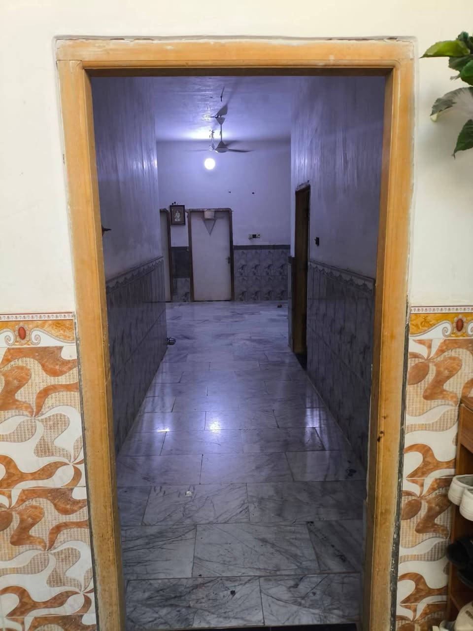 بيت للبيع في حي المهندسين قرب فلكه البريد موقع مميز المربع الذهبي قريب جدا ع الشارع العام
مساحه البيت 200متر
بيت طابقين 
الارضي بيت كامل مساحه البناء200
الطابق الثاني شقتين مفصولتين
الشقه الاولى درج خارجي كامله درجه اولى 
الشقه الثانيه مسكوفه قيد الانشاء 
ماده البناء بلوك تاجر يان 
معروض حاليا 345 قابل للتفاوض
للتواصل
رقم المكتب 

*********** 
***********
عنوان المكتب / البصرة حي المهندسين شارع العكيلي.   🏠
