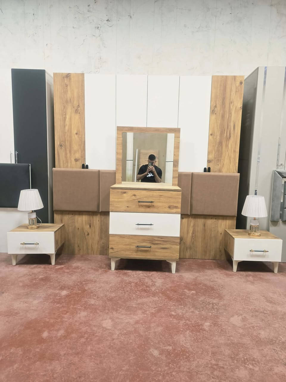 للحجز💎🔥 غرفة تركي مستخدم – 6 قطع كاملة 💎
💯 نظافة 100% |  نظام أبواب مرتبه 
💸 السعر: 525 قفل
🪛 شد مجاني + 🚚 نقل مجاني اخذ سكرين وتفضل واتس اب *********** تتوفر انواع الغرف
