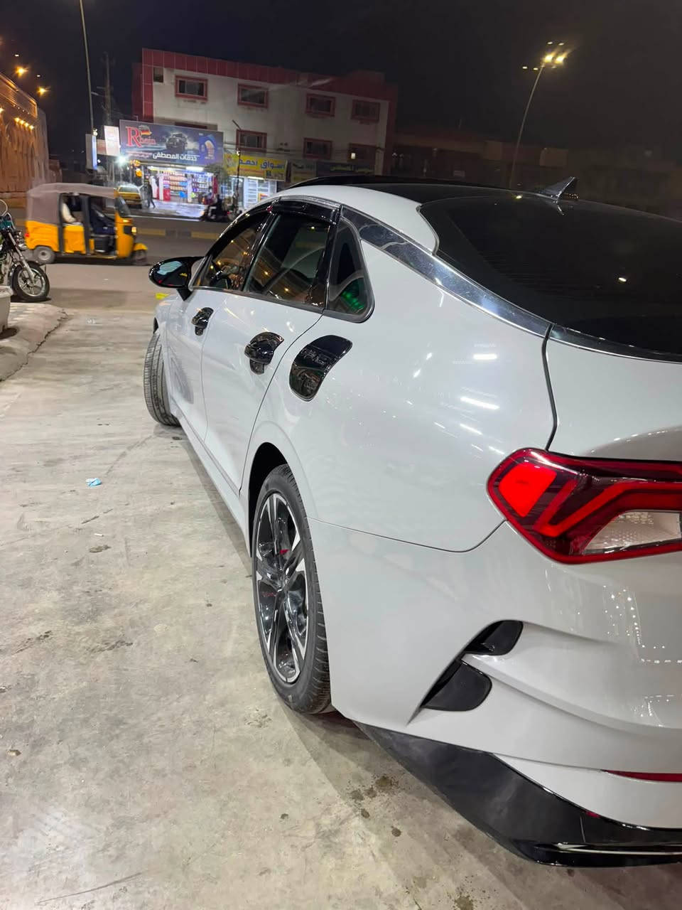 موديل 2023

Kia K5 gt -line 

ماشيه 48 الف 

مواصفات السياره : 

1- بصمه أبواب و تشغيل عن بعد 

2- كشن ألسائق كهرباء 

3- شاشه كبيره 

4- لد نهاري 

5- ويل كب 18 

6- شاشه عرض أعطال بالدشبول 

7- كروز سرعه ذكي ( مثبت سرعه) 

8- كشنات تدفئة 

9- سايد بريك كهربائي 

10- GPS 

11- صندوق كهرباء 

12- قيادة ذاتيه 

13- شاحن واير ليس 

14- تحديد مسار 

15- مخارج شحن امامي و خلفي 2 

16- فور ويل ( دفع رباعي) 

17- جام اوتو السائق 

18- مانع أنزلاق 

19- كامره دواره 

20- حجم ألمحرك 1600 توربو 

(حادث ألسياره والسونار موجود بالصور رقم اربيل هزه جديده تريد تحويل او وكاله سعر السياره 158 للأستفسار  *********** السياره كلش جديده واحلى من الصور
