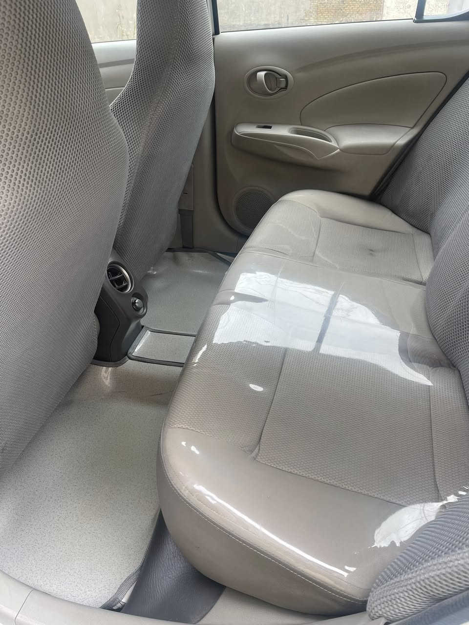 سلام عليكم نيسان سني 2025ماشيه ٤١ الف  مدوشمه كامله ارضيه بيها طخه بلباب والهلال الخلفي  *********** سعر ١٢٢ وبيها مجال العنوان بغداد الدوره
