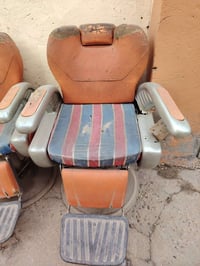 عندي كراسي مستعملة و بل اضافه امرايات عدد 3 واجهيات / 3 ازغار خلفيات ا...