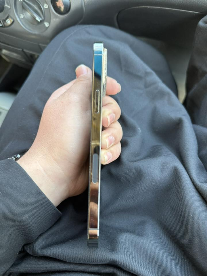 للبيع
ايفون 12 Pro max
ذاكرة 256 GB
بطارية 78 قطاره مال شحن 
سعر 460 وبيه مجال للطيبين 
***********
