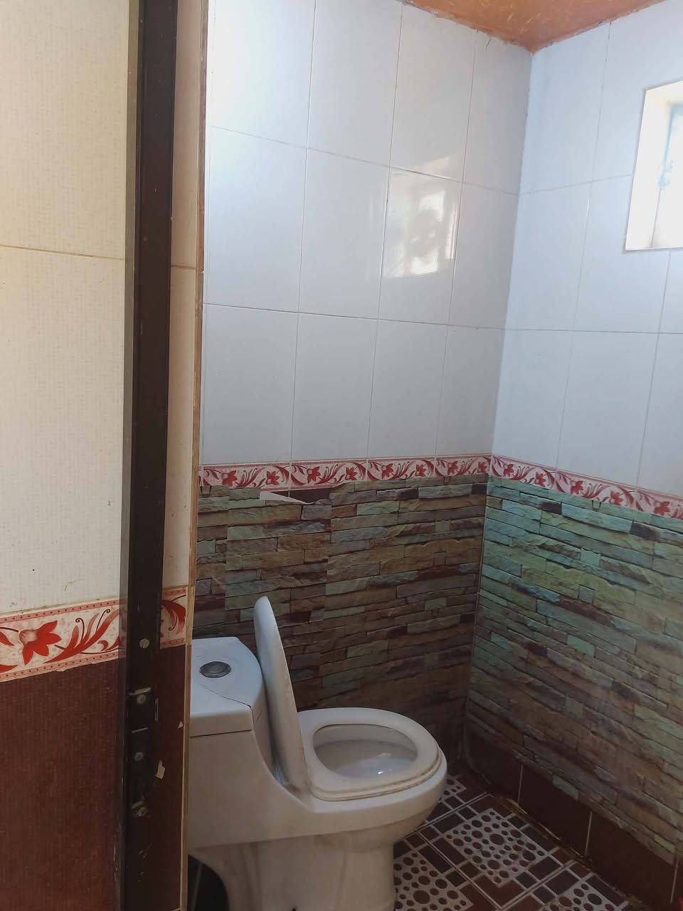 يوجد بيت للايجارالمساحه ١٥٠ غرفه نوم واستقبال ومطبخ وصاله وصحيات داخلي وخارجيه  موقع على  شارع  تبليط بدايه حي برهان للاستفسار الاتصال على الرقم***********
