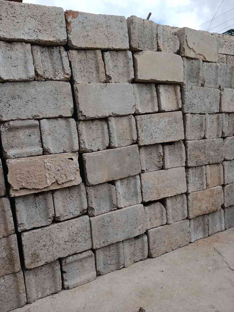 شباب السلام عليكم عندي 125 بلوكه سعر مناسب 20,000 وب بيه المجال اذا تريدهن انتصر***********
