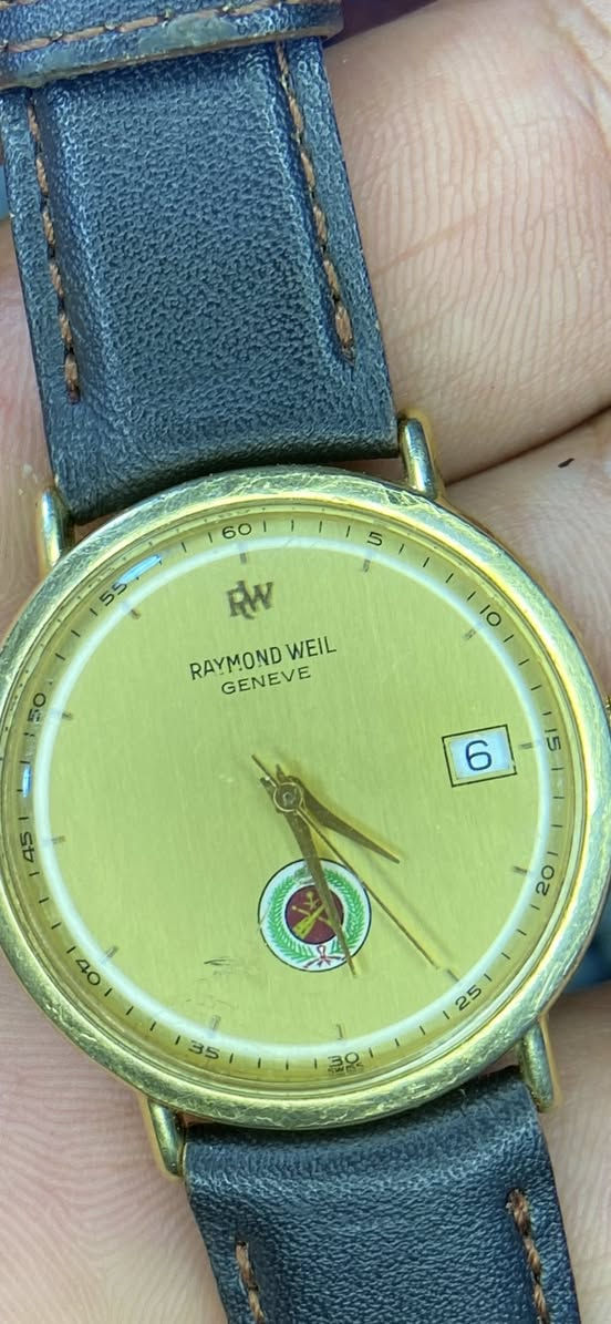 ساعة ريموند ويل التذكارية النادرة، هدية مثالية للدبلوماسيين السويسريين، من سلطنة عمان.
تغليف ذهب قطر31/35
سير مستبدل جلد اصلي
سعر90 الف يتوفر توصيل


**إذا كنت صاحب هذا الإعلان وتريد حذفه لأي سبب، رجاءا أرسل رسالة إلى الدعم الفني**