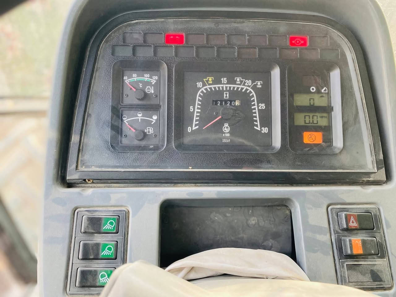 سلام عليكم اخوان مكينه للبيع حجم 100 موديل 17مكينه نضيفه تبريد ثلج مرواوس حسب القناعه ***********مكان ديوانيه قضاء سومر مكلف بل نشر
