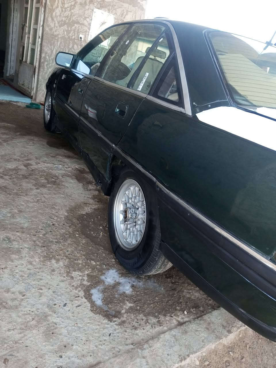 السلام عليكم اوبل للبيع او مراوس حسب القناعه مكان السياره الرمادي سياره حيل جديده صدر محرك جير كله جديد قشرها كلش جديد سياره خير من الله بيع او مراوس حسب القناعه ***********
