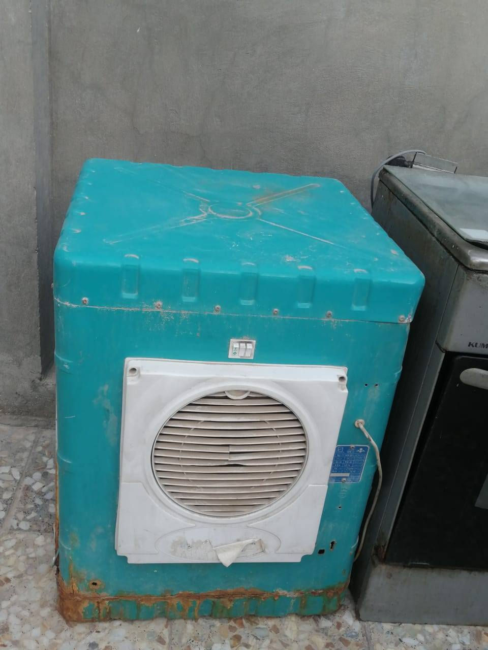 غراض بيت شغلات للبيع 
المبرده ب50
الطباخ ب50
الغساله ب40
تواصل ع رقم واتساب
***********
