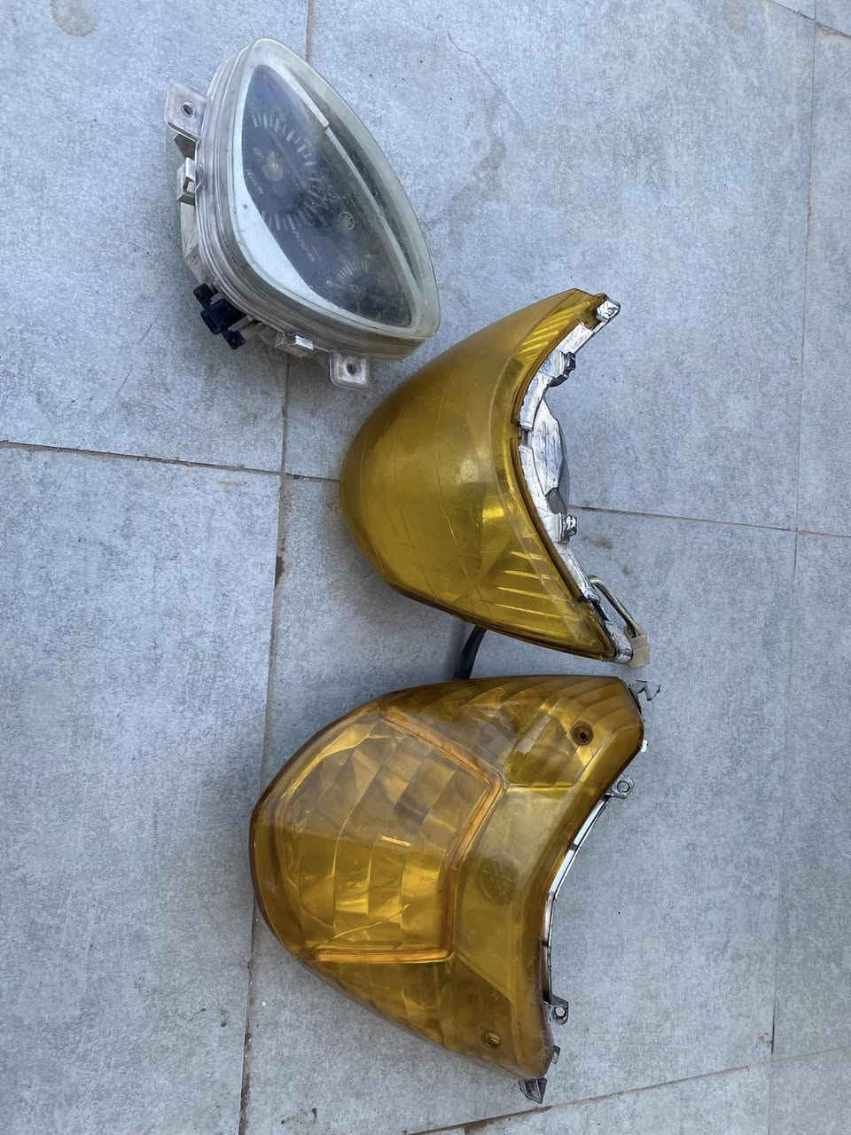 السلام عليكم دراجه ماكس عدله بوشه 55 نظافه فول الدراجه نكره سلف الدراجه عمرتها عل ايدي كلشي بلادي عدا البوشه صلنصه اف ام رياضيه ووياها غراضها كامل من بكلايت كلوب امامي كيج سرعه وكلهن شغالات حت ظفيرتها بلاديه للتواصل: 
***********
