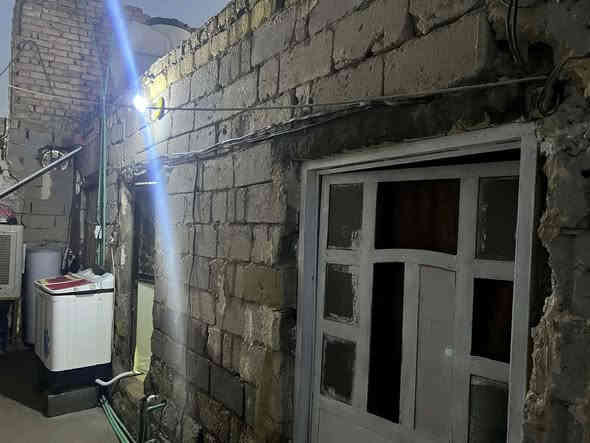 🏫دار للبيع طابو زراعي سند
25 المساحه64 يحتوي على غرفه نوم 5×4 
وصاله 3×3
ومطبخ 4×2,50
الواجهة 9ونص 
والنزال 7ونص 
السعر 13💸 المكان طريق السنيه يم عمود 638
يبعد عن الشارع 200متر
منطقه مخدومه عوزها بس تبليط رقم الهاتف ***********
