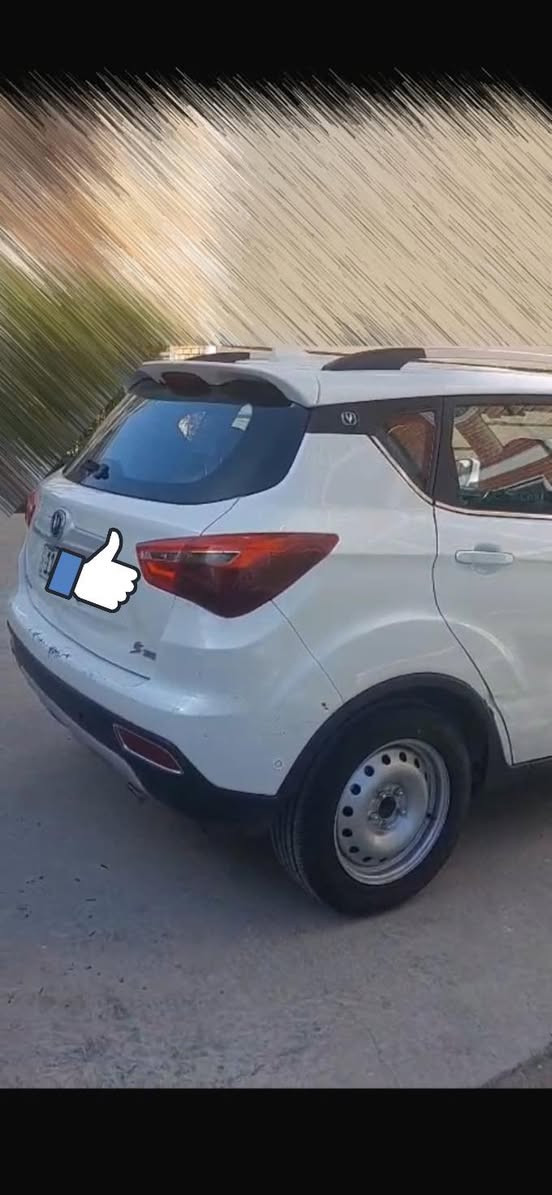 السلام عليكم
للبيع سيارة Changan CS35
محرك 4 سلندر 1.6

المواصفات:
فتحة سقف
بصمة تشغيل
شاشة
كاميرا خلفية + جانبية
حساسات أمامية وخلفية
مقاعد جلد
سنتر لوك
مرايا كهرباء

السيارة نظيفة وجاهزة للاستخدام وما تحتاج شي 
رقم دولي الجديد
السعر ١٣ مليون وبيها مجال مكان السياره بغداد
 واتساب ***********
