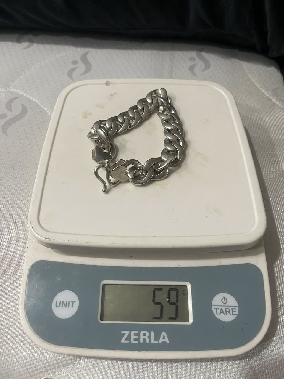 للبيع فضه نظيفه جدآ ممقرر ابيع بس احتاجيت على 3.5 الغرام اليريد يتواصل خاص او على رقمي واتس ***********
