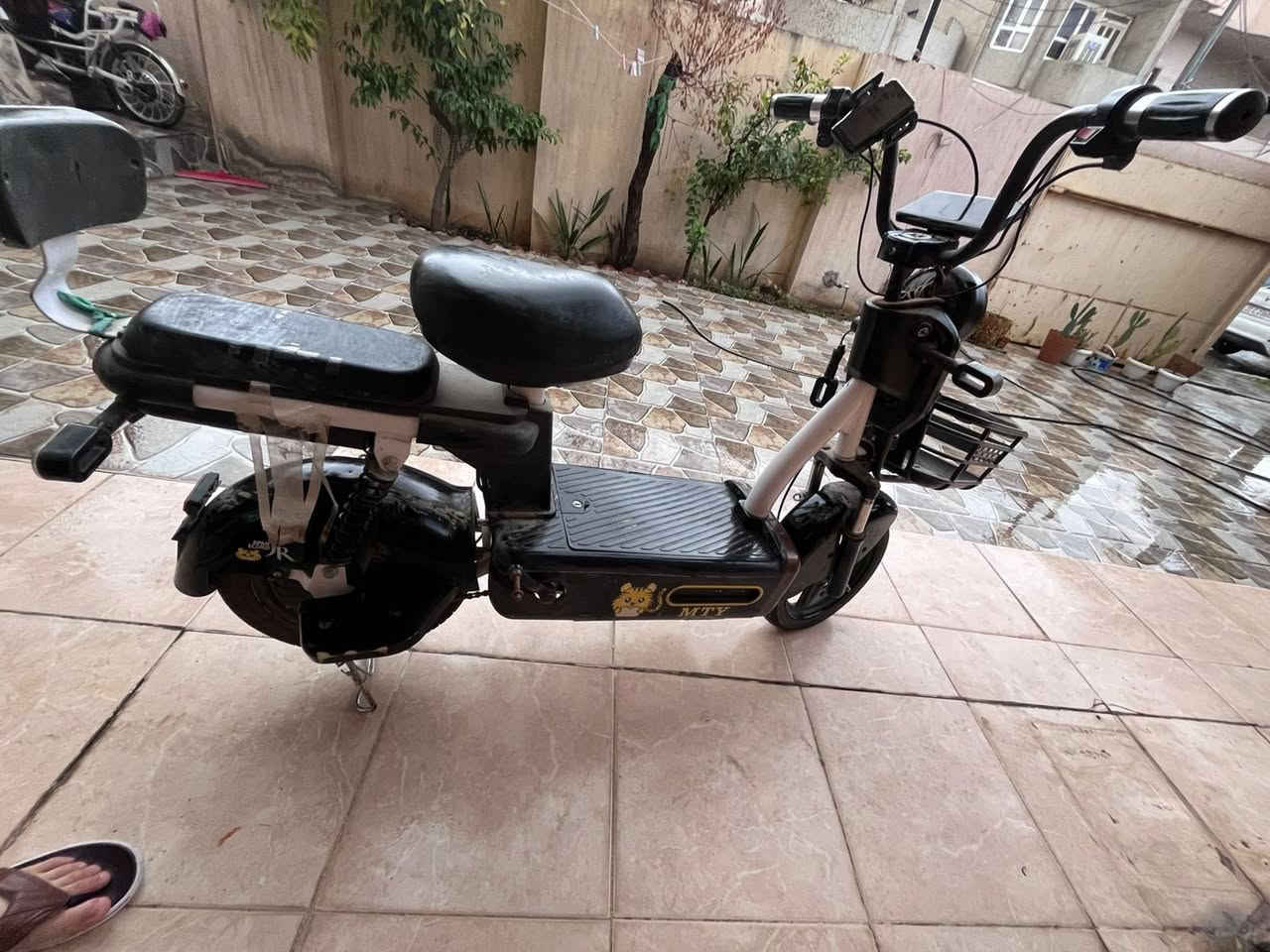 السلام عليكم

للبيع دراجات شحن شلع باتريات هابطه هيكل نضيف العنوان كركوك خلف جامع تحسين صوراني 
استفسار***********
السعر350 وبي مجال
