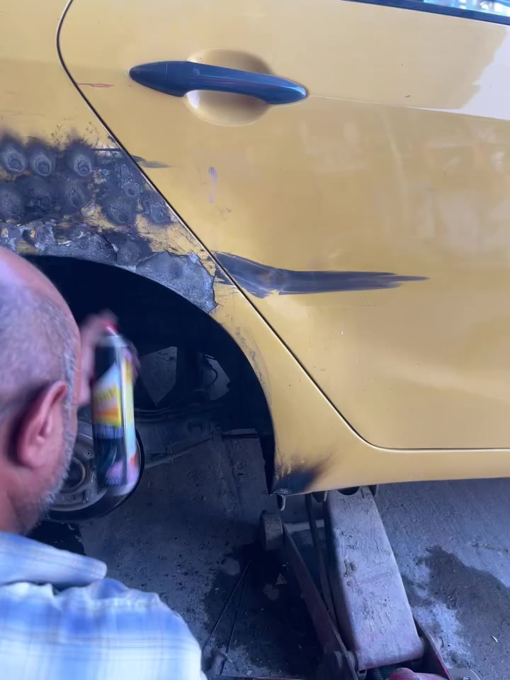 سلام عليكم 
سياره فورتي موديل 2015 وارد امريكي الحادث جاملوخ من امريكا بدون  جواصي الحادث الثاني بيدي صار شويه من الجاملوخ الخلفي وقطعه صغيره من الباب الخلفي واضح بالفيديو سياره جديده تعمير جديد كير مكينه جديد منظوم مال تبريد كله جديد داخله نظيف مدوشم الكشنات والارضيه سياره اي شي مابيها فقط ملاحظات بسيطه كلش رقم بغداد *********** السعر 115 وبيها مجال للامانه قبل اربع اشهر صبغتها صبغ جديد بعدني ممبلوشها ولا صاقلها
