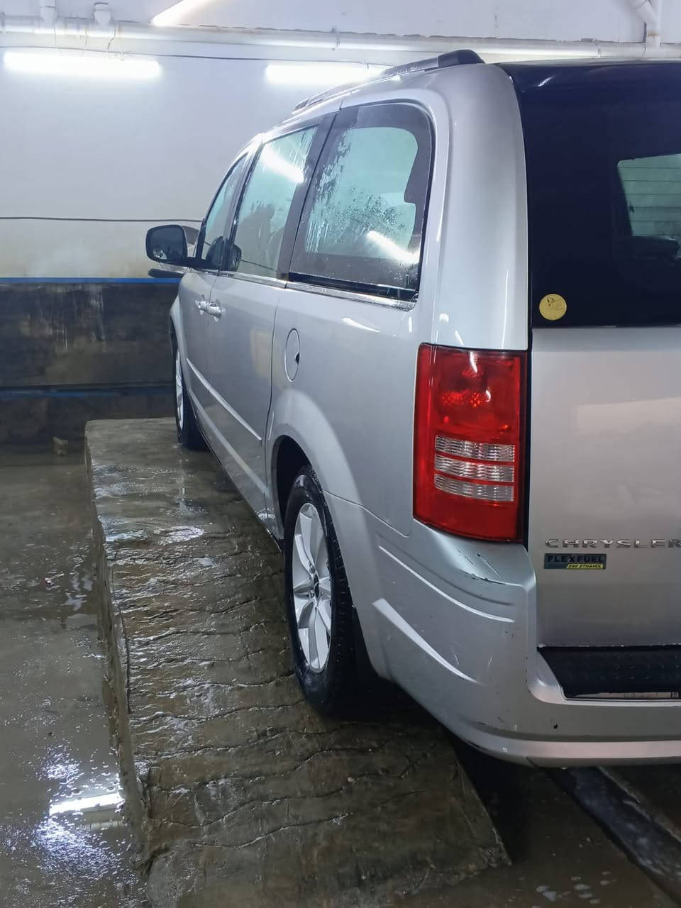 السلام عليكم كرايسلر كرفان موديل 2010 باسمي داخله كلين بيها ملاحظات مبينه بالصور محرك 3300 تبريد ثلاث قطع تدفئه كشن السائق كهربائي السعر 120ورقه السيارة في بابل . *********** .. ***********
