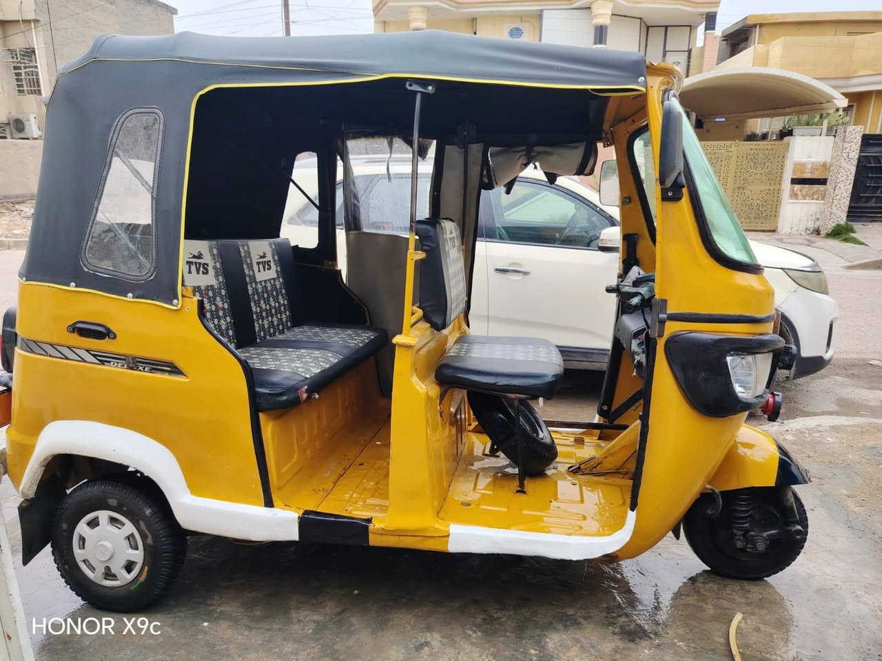 تكتك ٢٠ للبيع  ب6 وبيها مجال
***********/ *********** مكان محموديه
