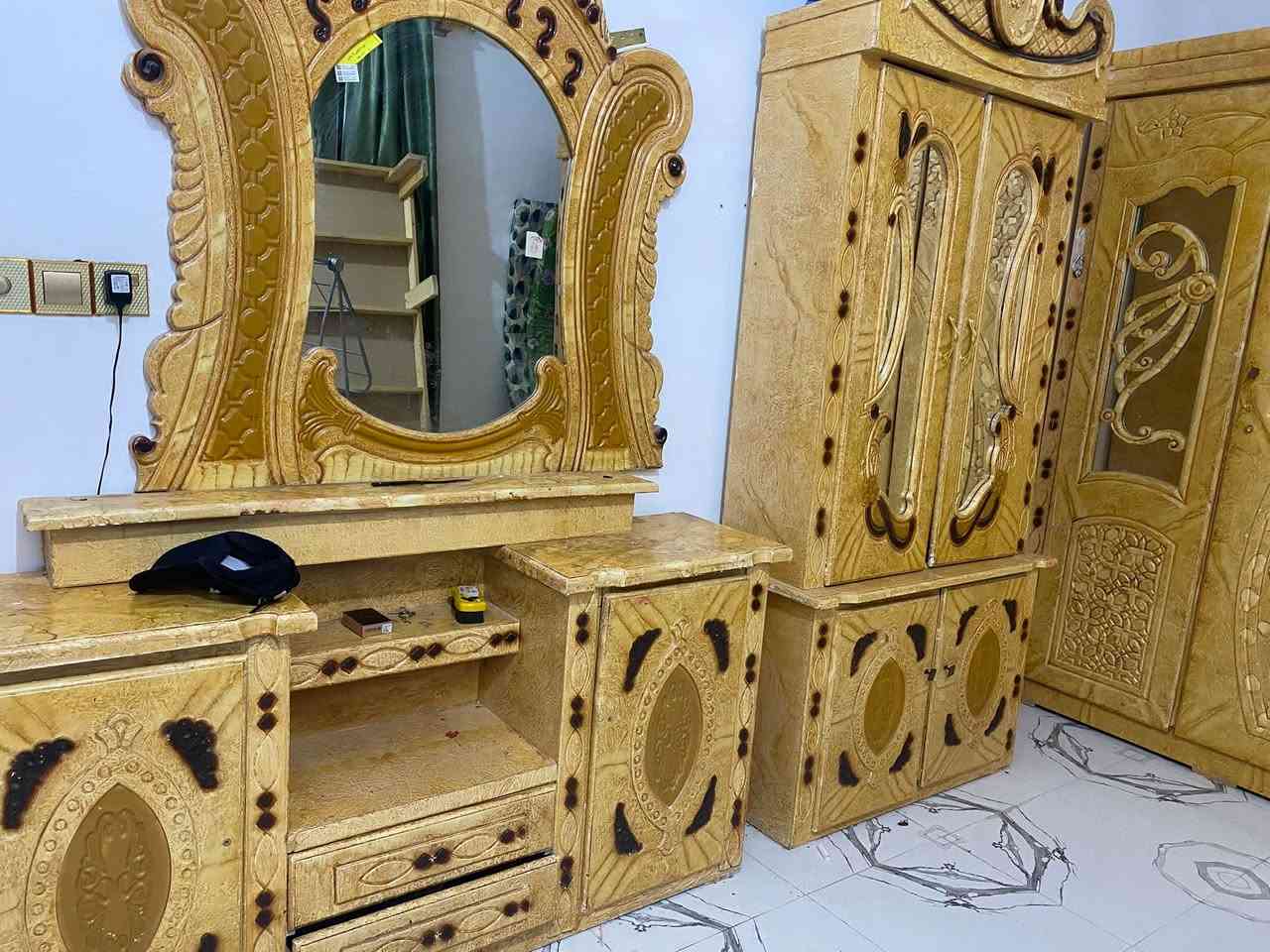 غرفه نوم عراقي
المكان الناصريه /قرب الجامعه 

كنتور +زاويه +ميز مرايه +جربايه +خانه جربايه ثنين +ملحق جربايه موجود هم 
سعرها 300 وبيها مجال 
***********
اتصال او وتساب او خاص
