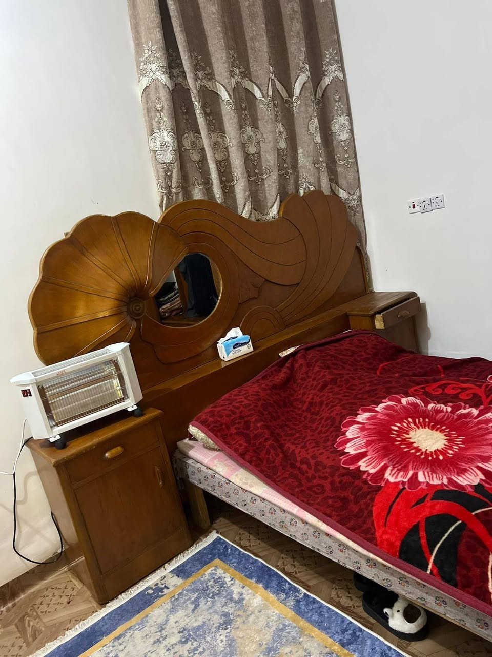 غرفه للبيع نضيفه مابيهه اي ضرر بسعر 400وبيهه مجال مستعجل على بيعتهه لتواصل عل الرقم ***********
