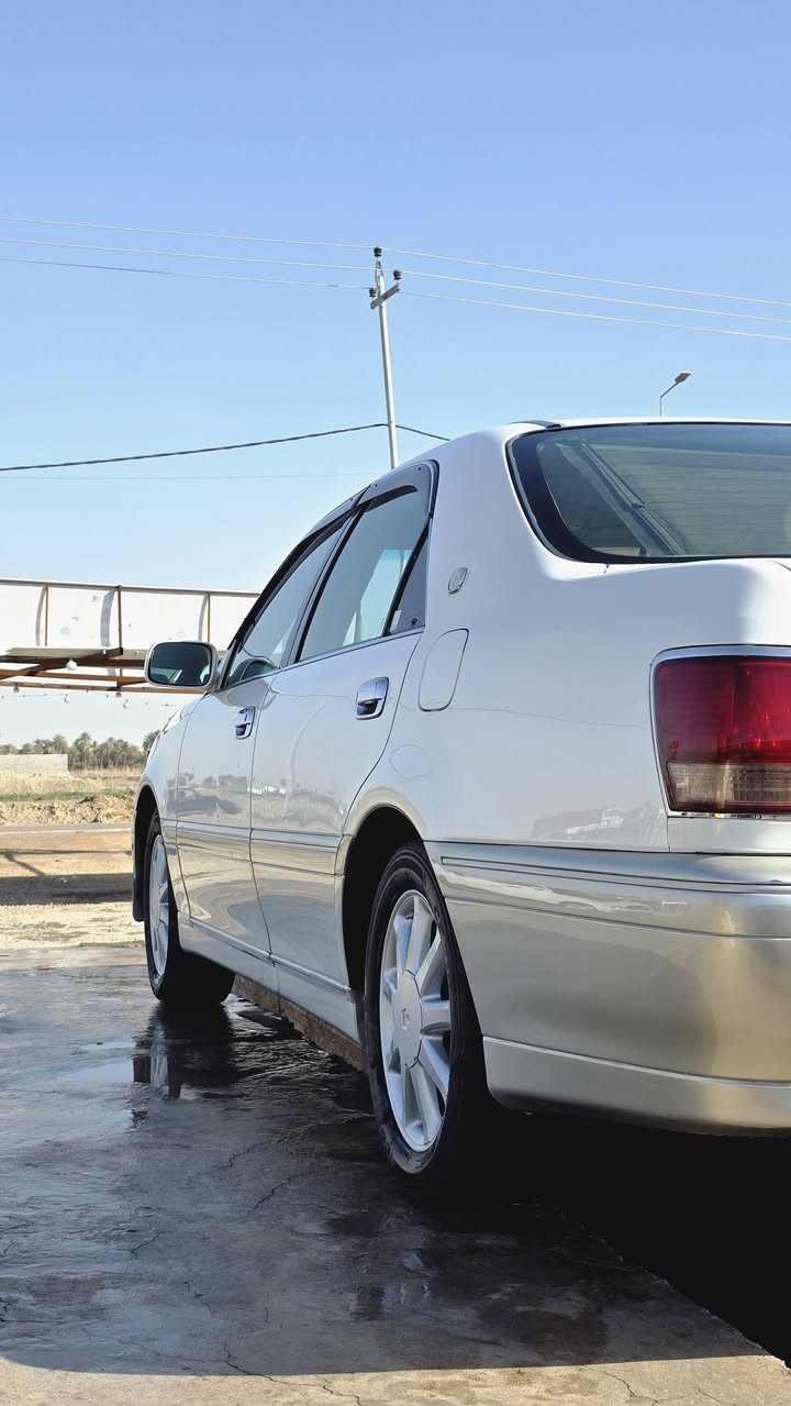 سلام عليكم للبيع كراون ملكه كصتين قرار 48 مديل  2000 اصل 
شاصي 75 ديفور كبير سياره عاديه سياره مكينه وكير وحداديه كله جديد تبريد ثلج تتفئه شغاله تحويرت نجف فوك وجوه 3 دكم برده خلفيه ستيرن كهربائي 
عليه سستم صوت شاشه بلوتوث سيدي كله شغال دواخله كارتون سياره كله علبلاد 
اذا اكو مراوس براس الثور عادي 
مكان سياره دوانيه قضاء المهناويه لاستفسار ***********
