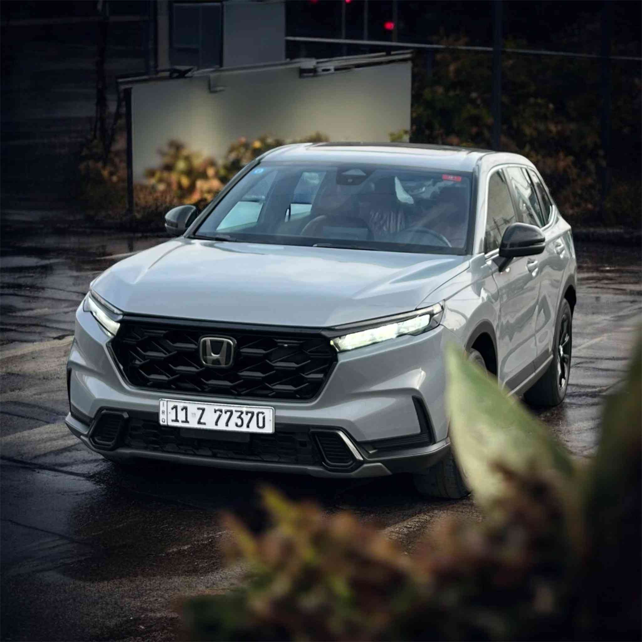 هوندا crv 2023 sportياباني
حجم المكينة 2000 هايبرد 
ماشية 36 الف
فور ويل 
المواصفات بصمة دخول ذكي 
فتحة سقف 
كشنات جلد وكهرباء وتدفئة 
قطعتين تبريد 
رادار امامي وقيادة ذاتية وتحديد مسار 
#السياره مصبوغة عام بعمان الصباغ ماخذه الواهس وباقي يرش بجم كبس خلف كبس 
حادثه مضروبه وداخله جوه شي عالي حسب كلام اهل الخبره واضح بالصور مرفقة أسفل المنشور 
السعر 169 ورقة 
مكاني بغداد ***********
