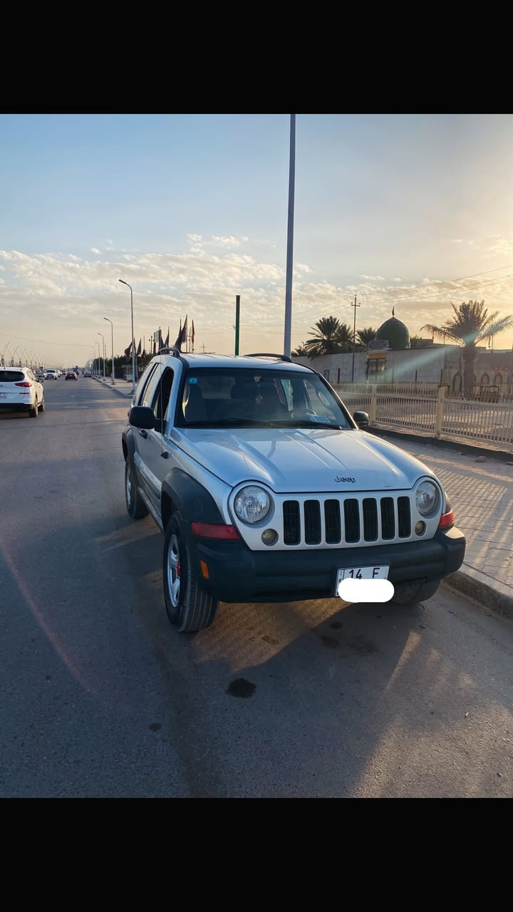 السلام عليكم : جيب ليبرتي 2007: مكينه و كير بلاد بيها صبغ قليل تجي وتشوفها بعينك وياها زوج تواير جبلي جدد..سنويتها مامنتهيه رقم جديد بأسمي شرط تحويل ثاني يووم سعرها 80 .. مكاني البصره الزبير ***********
