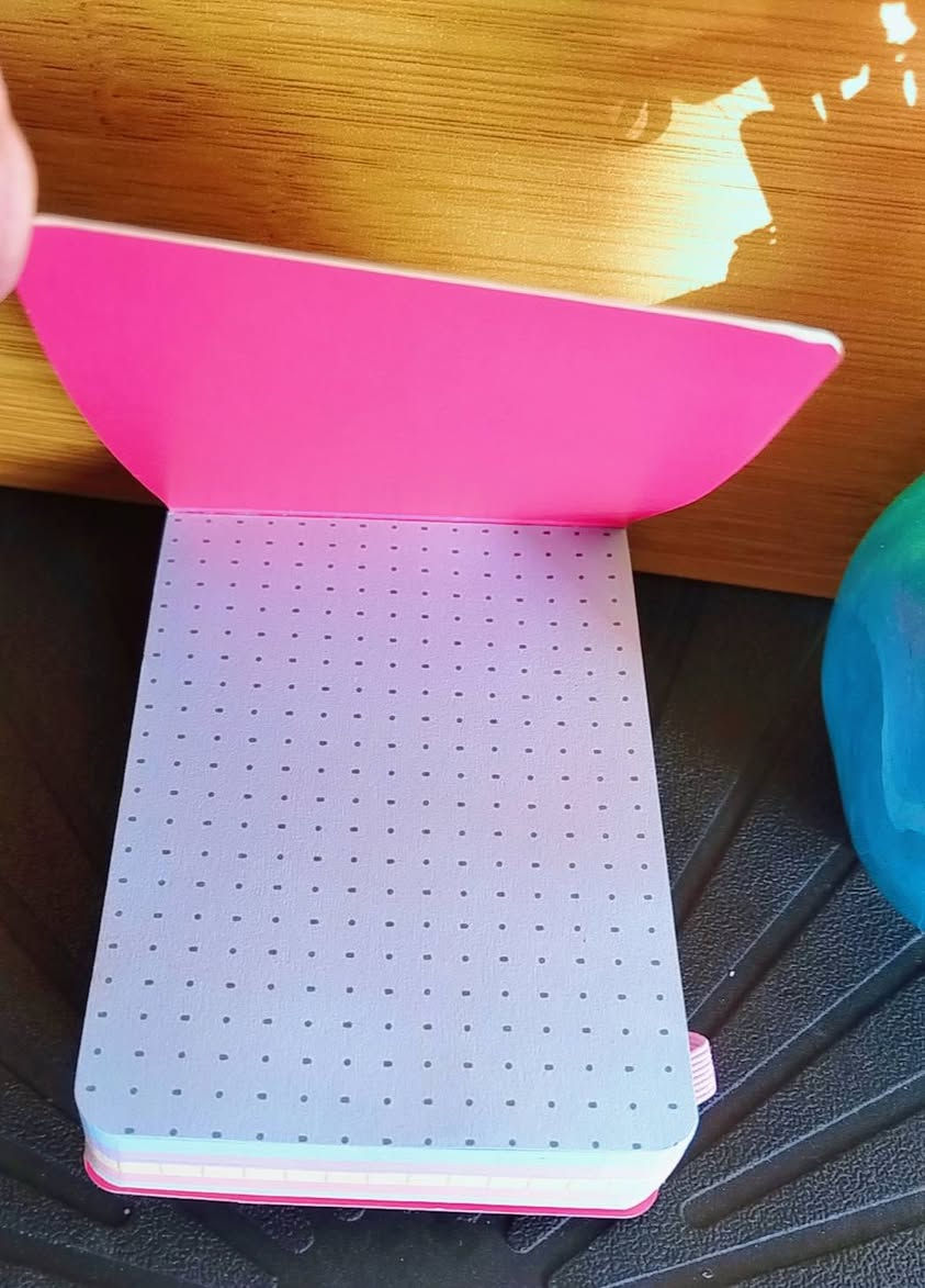 قصاصات ورقية من تصميم البولكا  غير لاصقة ....متكونة من ١٠٠ورقة 🖌 مثالية للأعمال الفنية والمذكرات اليومية .....سعر ٣ الاف


**إذا كنت صاحب هذا الإعلان وتريد حذفه لأي سبب، رجاءا أرسل رسالة إلى الدعم الفني**