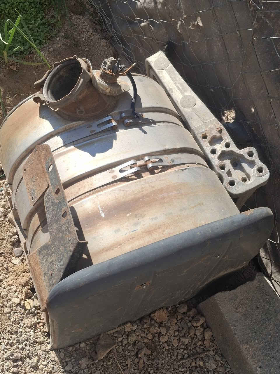 السلام عليكم للبيع صالنصة رينو مع القاعده والهراز مال موديل 2016  مال كصه اوربيه السعر 250 وبيها مجال للاتصال ***********
