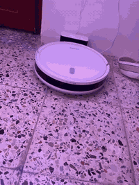 مكنسة روبوت شغالة وع الفحص واصلية ماركة laresmart  وبيها خزانين واحد ك...