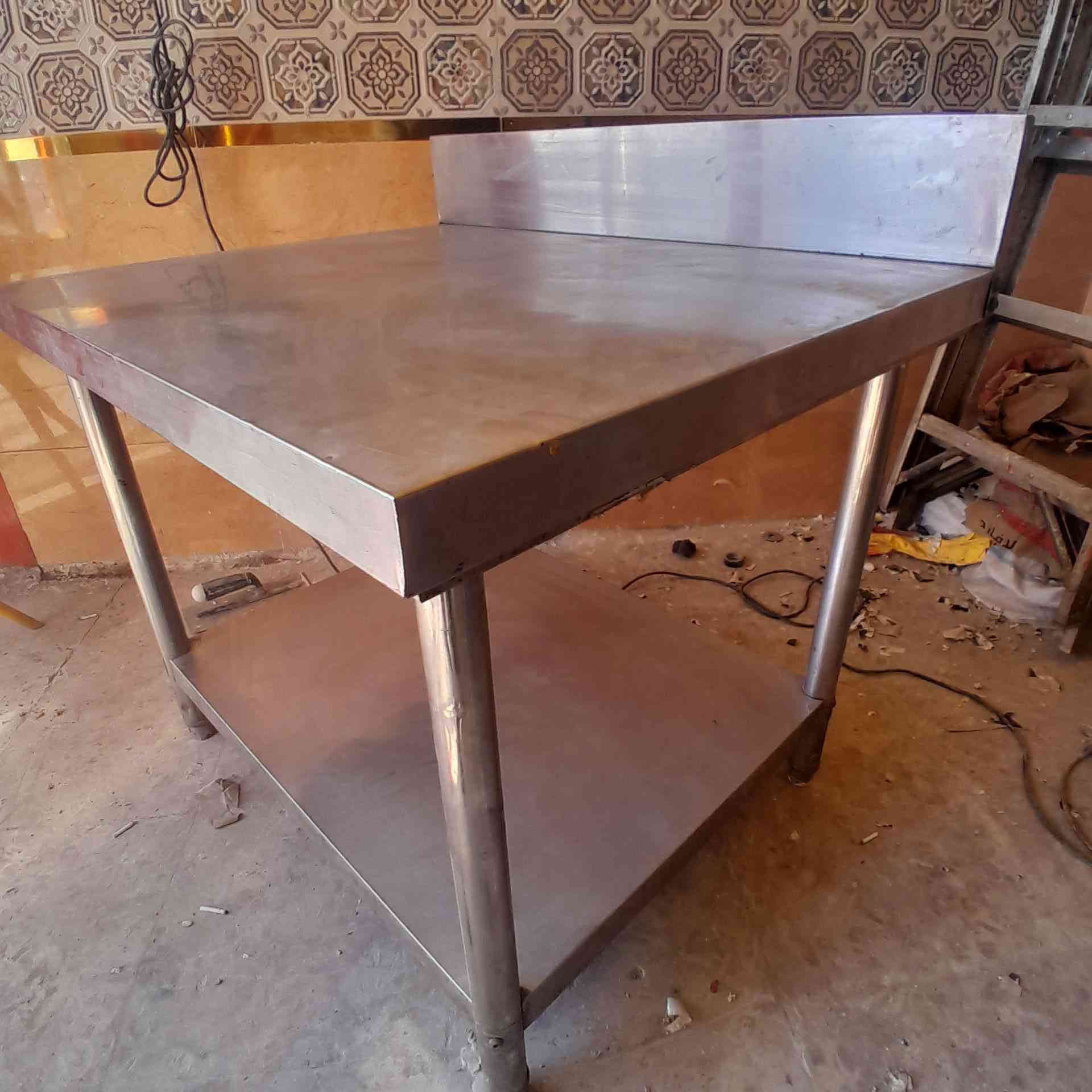 ميز ستيل نظيف جدا قياس متر × 80 
مكان بغداد سعر 100 للاتصال ***********
