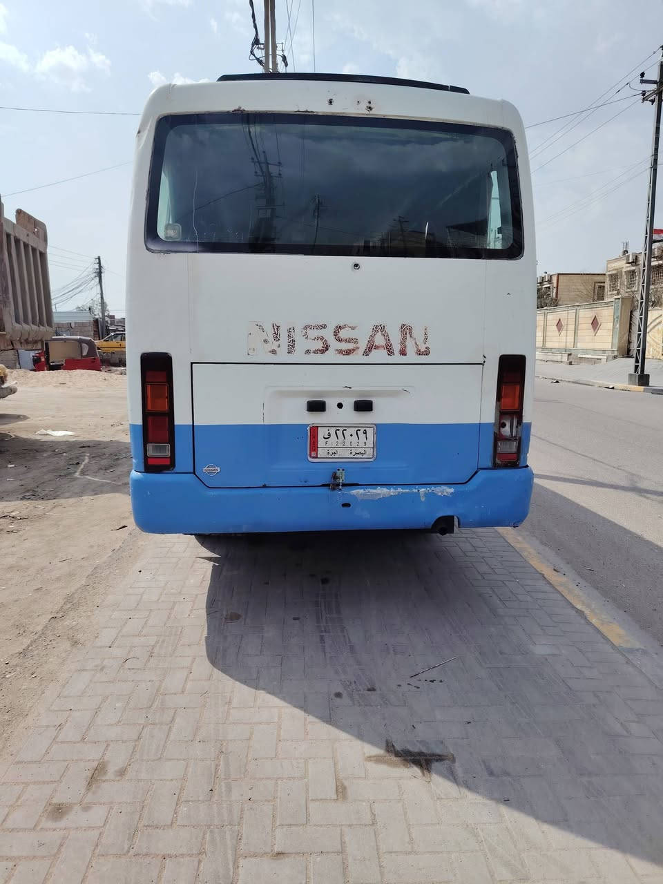 السلام وعليكم كوستر نيسان مديل 2002 رقم انكليزي باقي على استلام مكينه 300yyt صالي شهر من شاده كير ابلادي اكسل بلادي ويل جوبلس امامي خلفي جوب البدي بي ضربه بلبجم ومعمر موضح بلفيديو والباقي شوف العين (عنوان بصره) (هاتف***********) (سعر 90وبيه مجال قليل) (تفاصيل كامله مذكوره)
